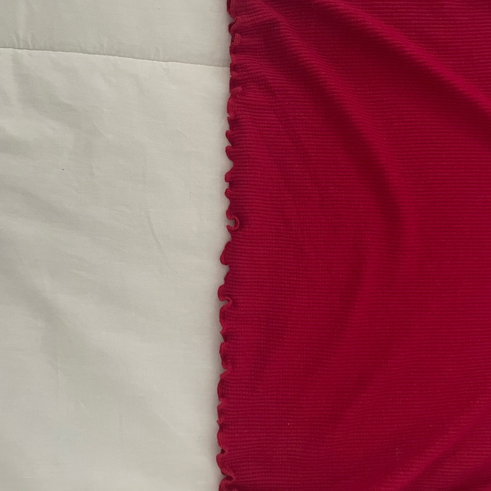 Red shirt - Picture 2 of 5